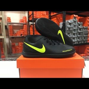 Nike Junior Phantom VSN Club DF IC Soccer Shoes!
